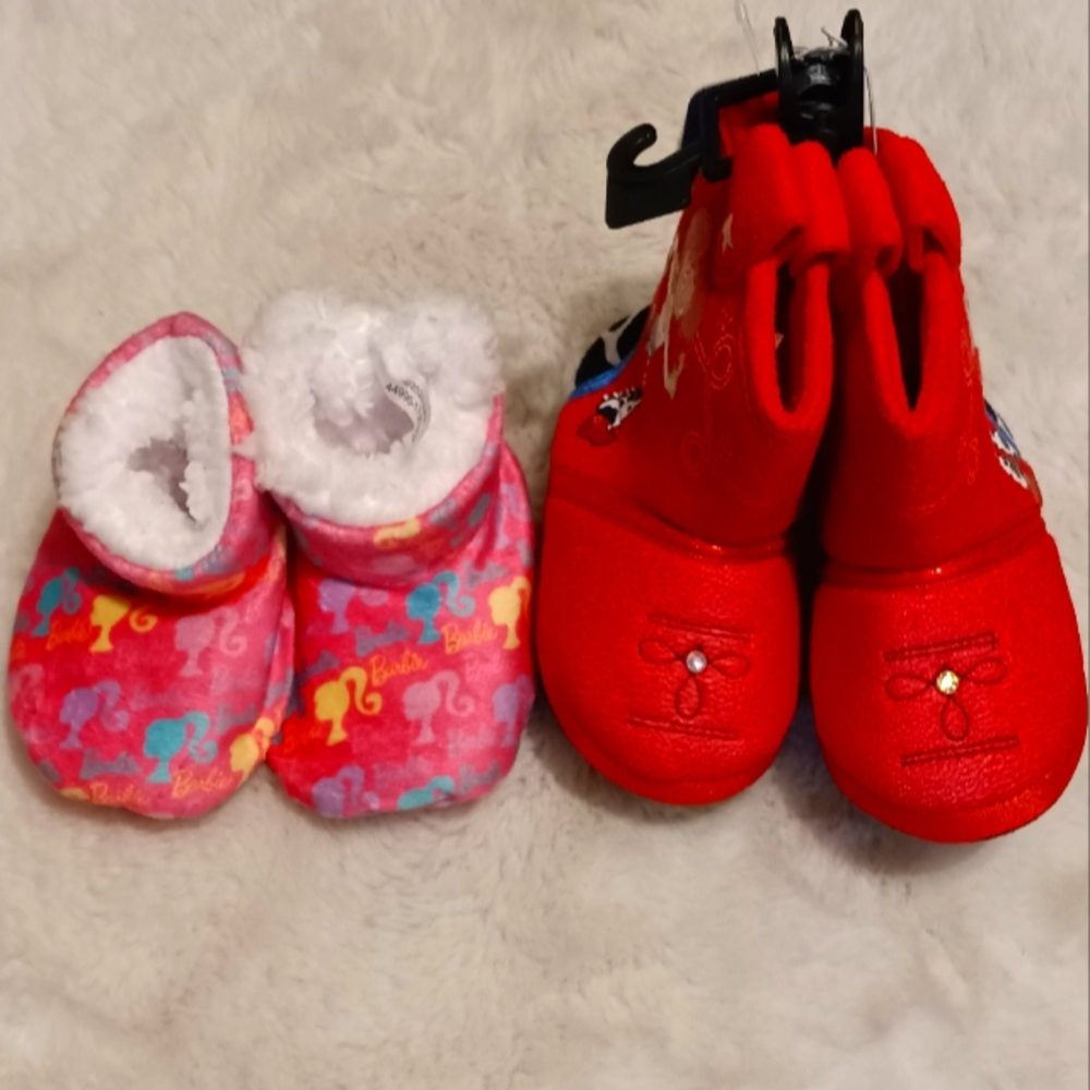 Kids' slippers bundle